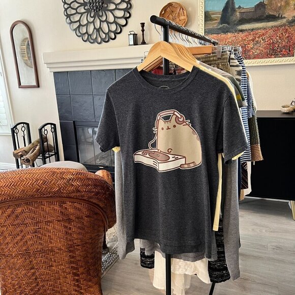Pusheen T Shirt Womens Size Small Gray DJ Cat Cotton Blend Kawaii Everyday - Picture 11 of 11